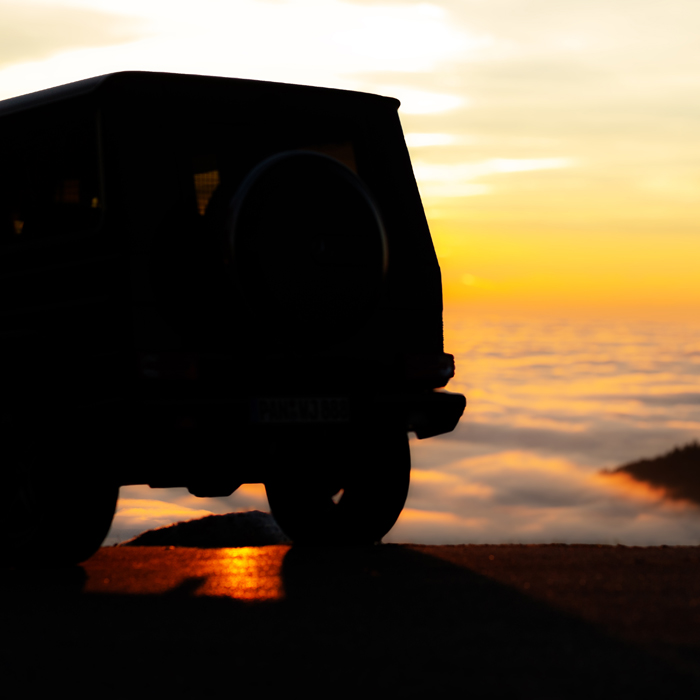 Wild, urtümlich, Berg, Gebirge, Herz, Europa, Alpen, verschieden, unzählig, eng Serpentine, faszinierend, Bergstrecke, weiter, oben, anfahrbar, Punkt, urig, Bergdorf, kristallklar, Gebirgsbach, ehemalig, Militärfort, hinauf, hinunter,  vegetationslos, Plateau, unberührt, großartig, Hochgebirgslandschaft, eigen, herb, Reiz, eng, staubig, Schotter, Schotterweg, Schotterstraße, Pass, erklimmen, Gipfel, eindrucksvoll, Aussicht, atemberaubend, Lohn, erleben, Dolce Vita, Freude, Streifzug, Küche, Bayern, Österreich, Italien, Schwierigkeitsgrad, Allradfahrzeug, Untersetzungsgetriebe, steil, Bergaufpassage, Bergabpassage, unbefestigt, leicht, Geröll, klein, Stein, Flach, möglich, Kontakt, Sträucher, Strauch, Zweig, Mindestens,  All Terrain (AT) Bereifung, Grundkenntnisse, Offroadfahren, erforderlich, 4x4, Overland, Brabus, Offroad, Deutschland, Niederbayern, Reiseziel, Deggendorf, St. Englmar, Mitterfels, Straubing, Trails, steinig, Piste, anspruchsvoll, exklusiv, Premium-Hotel, Wellness, Gourmet, Wein, entspannt