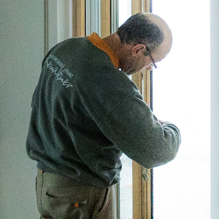 Traditioneller Fensterbau Betrieb für Südostbayern. Komfort & Design: Passau Fenster bietet Fenster aus Holz & Kunststoff inkl. Aluschale & Insektenschutz. Ihr Handwerks-Profi seit 1926.
