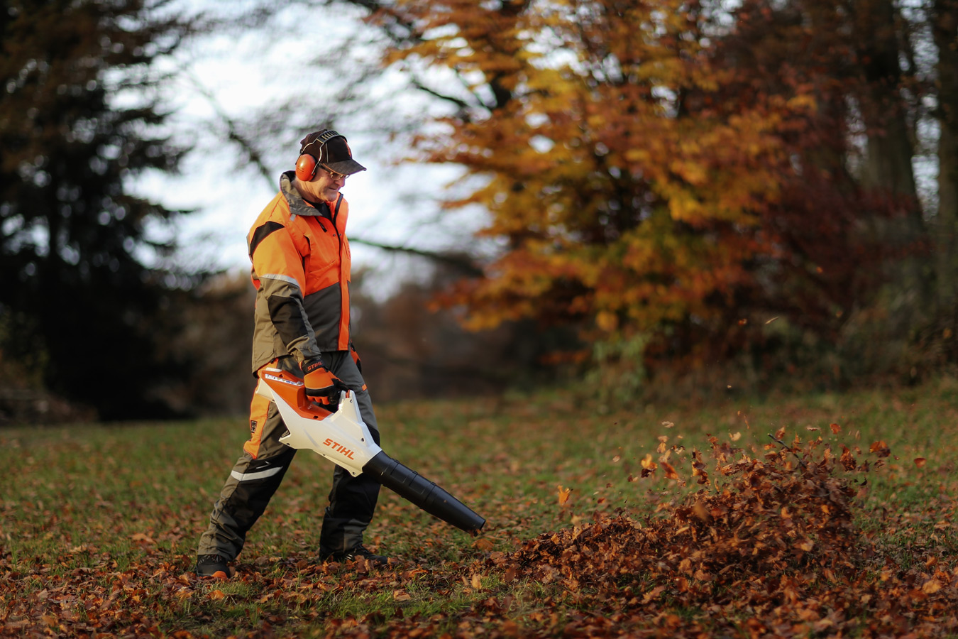Profi-Mähroboter-Installation in Pfarrkirchen: Echo Robotics & Shindaiwa für Sportplätze & Gärten. Ihr Fachbetrieb für Südostbayern. Kostenersparnis durch Mähroboter auf Sportanlagen Pfarrkirchen.
