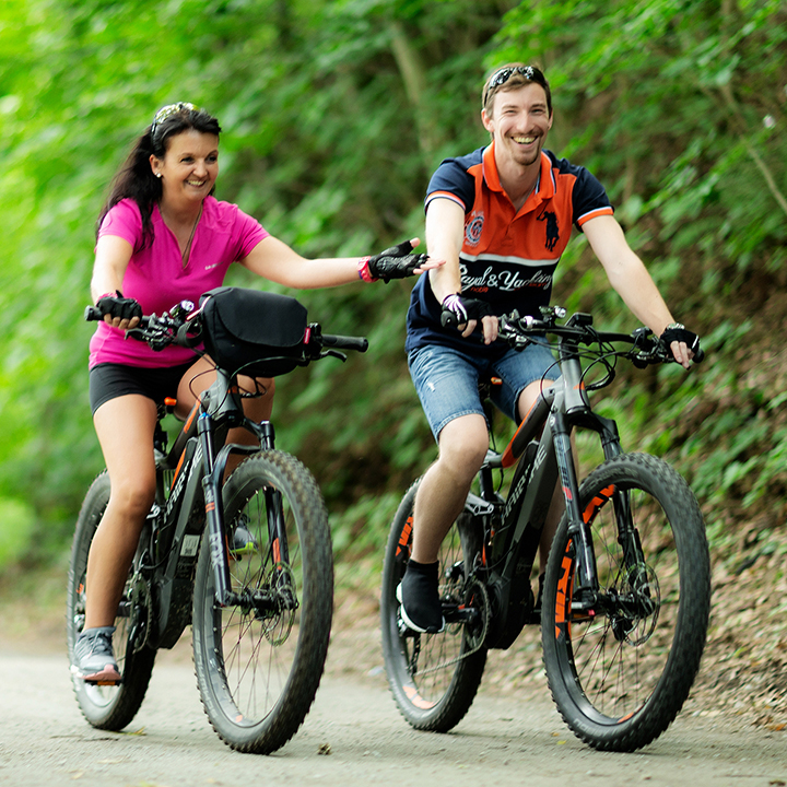 Markenbindung durch Management: Ihre Social Media Agentur in Pfarrkirchen. Wir machen Sie in Niederbayern digital sichtbar & relevant.